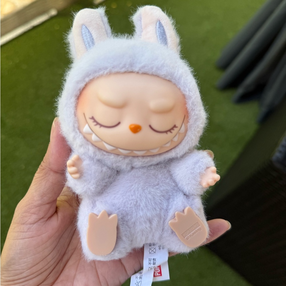 Pop Mart Labubu Plush Toy (Zizi) - Picture 5 of 8